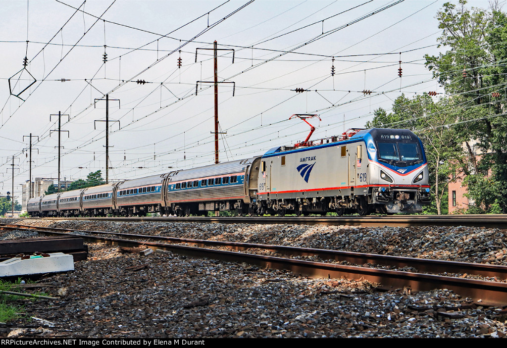 Amtrak 619 on train 660